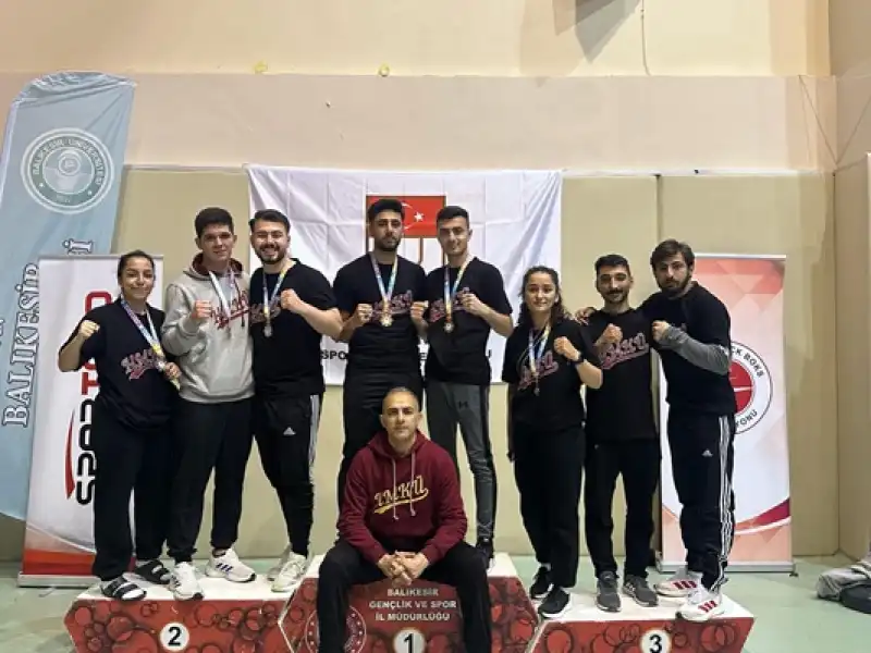 MKÜ Öğrencileri Kickboks Şampiyonasından Madalyalarla Döndü