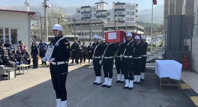 Hatay’da Kalp Krizi Sonucu Yaşamını Yitiren Polis Memurunun Cenazesi Osmaniye'de Defnedildi