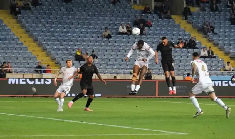 Hatayspor Bu Yenilgiyle Ligde Kalma Umudunu Kaybetti: 2-3