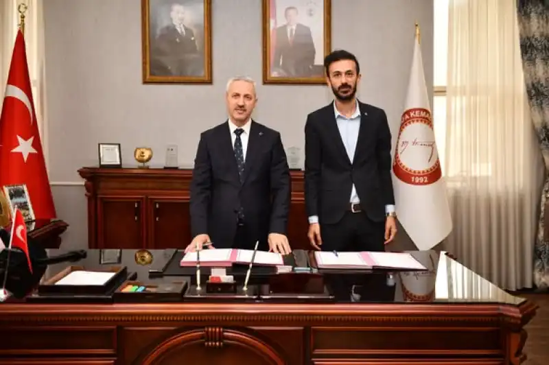 MKÜ Ve TÜGVA'DAN Öğrencilere Özel İş Birliği: Ücretsiz Sertifikalı Eğitim Fırsatı