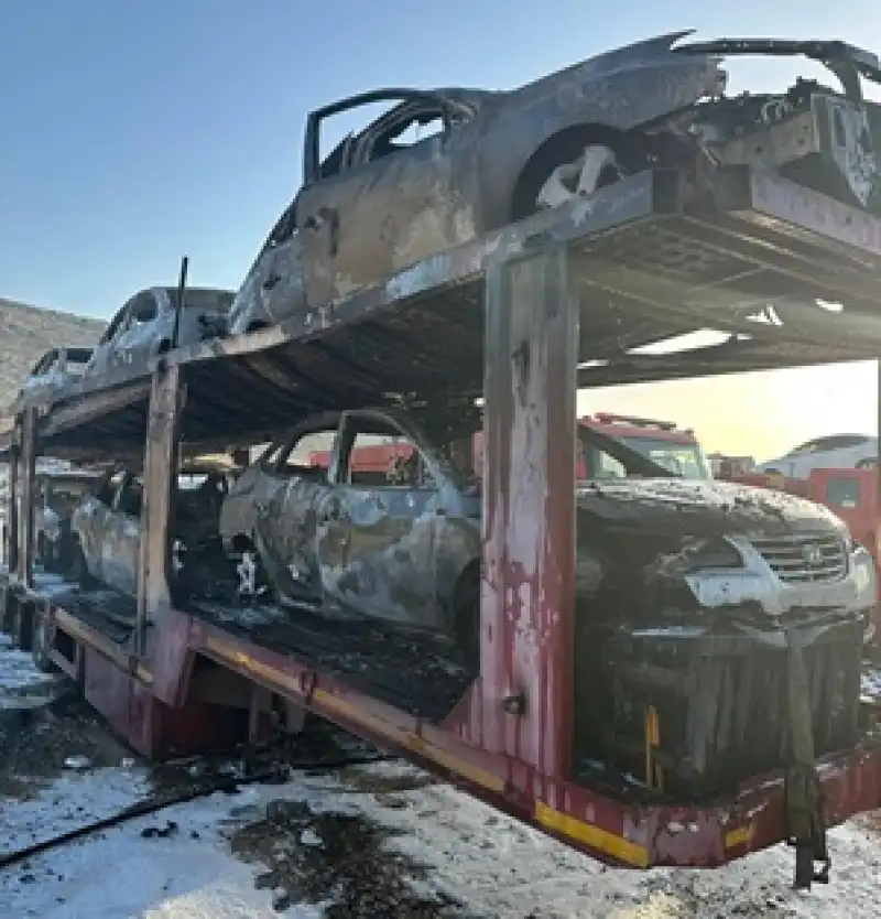 Hatay'da Sınır Kapısında Tırda çıkan Yangında 6 Otomobil Kullanılamaz Hale Geldi