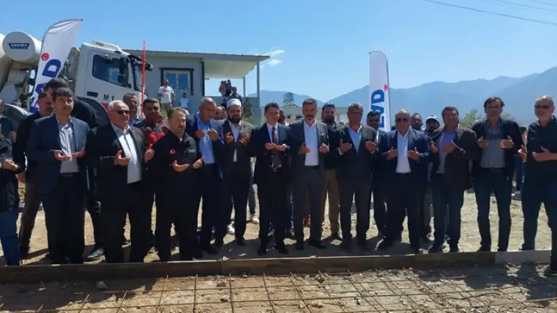 Hayvancılık Yapan Çiftçinin Yıkılan Ahırlarının İnşasına Arsuz'dan Başlandı 