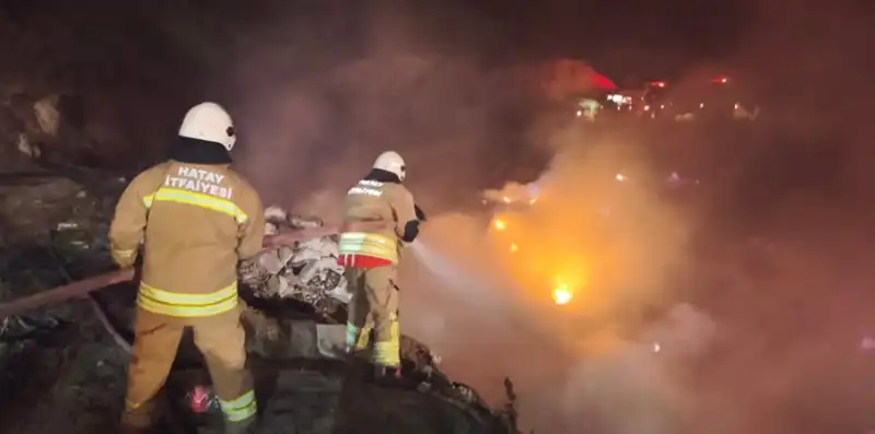 Hatay Arsuz'da Zeytinlik Ve Makilik Alanda çıkan Yangın Söndürüldü