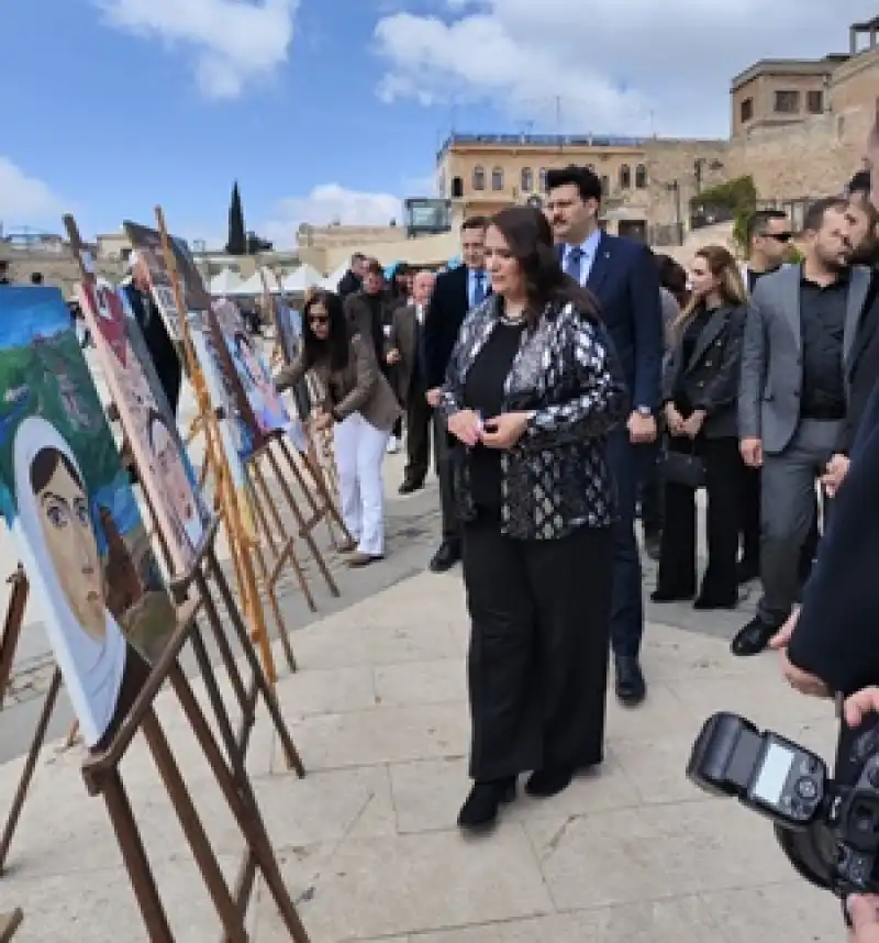 Ressam Emel Genç “Birlikte Güzeliz 5