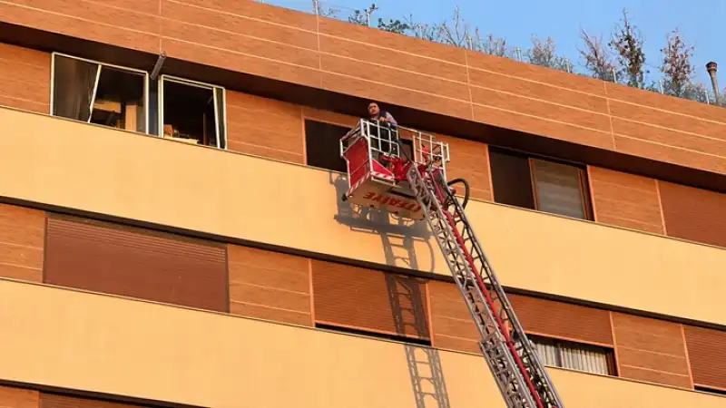 Hatay İskenderun'da Apartman Dairesinde çıkan Yangın Hasara Yol Açtı