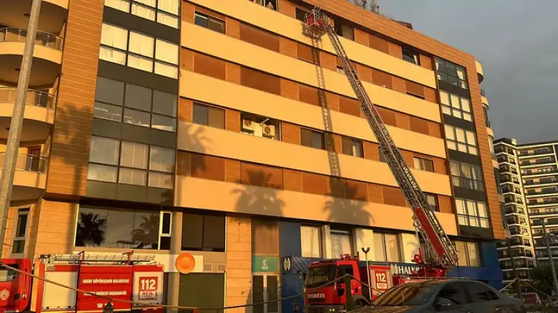 Hatay İskenderun'da Apartman Dairesinde çıkan Yangın Hasara Yol Açtı