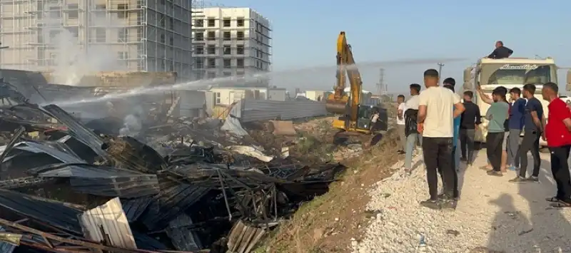 Hatay Kırıkhan'da Inşaat şantiyesindeki Depoda çıkan Yangın Söndürüldü