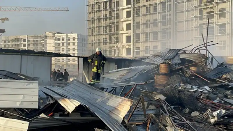 Hatay Kırıkhan'da Inşaat şantiyesindeki Depoda çıkan Yangın Söndürüldü