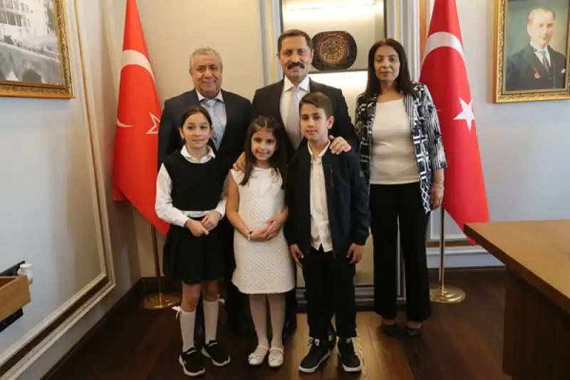 Hatay Valisi Masatlı Makam Koltuğunu öğrenciye Devretti