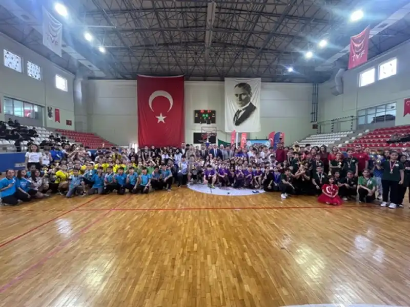 İskenderun'da Sportif Yarışmalarda Dereceye Giren öğrenciler ödüllendirildi