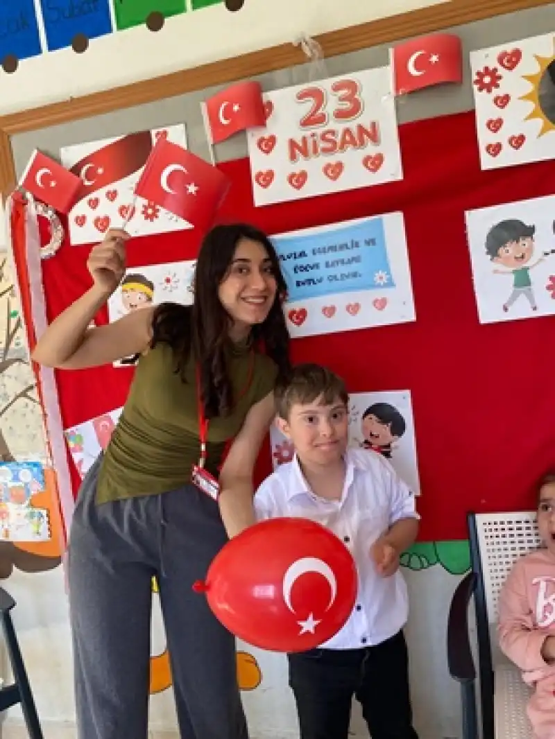 Uluçınar Rehabilitasyon Merkezi Ay Yıldızlı Coşku Dolu
