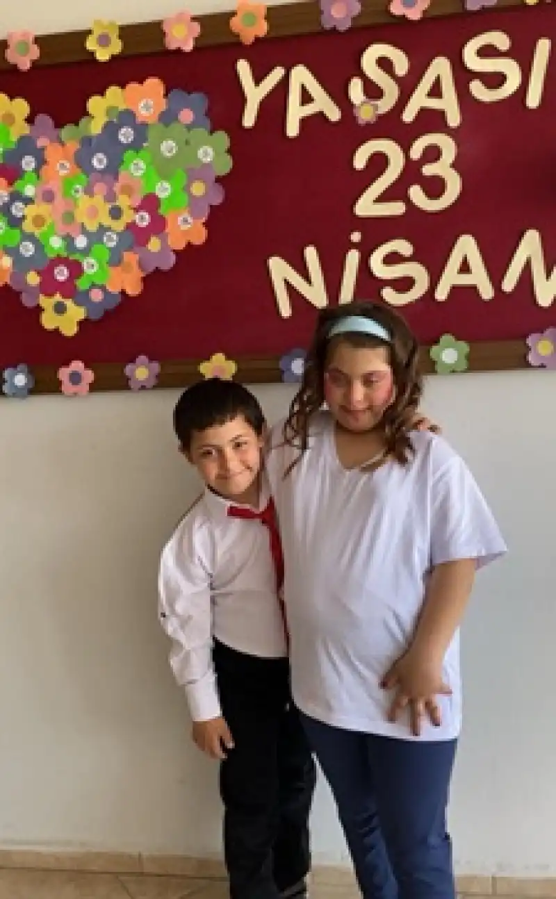 Uluçınar Rehabilitasyon Merkezi Ay Yıldızlı Coşku Dolu