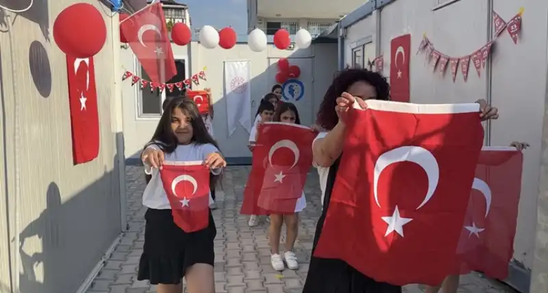 Hatay'da 23 Nisan Ulusal Egemenlik Ve Çocuk Bayramı Konteyner Kentte Kutlandı