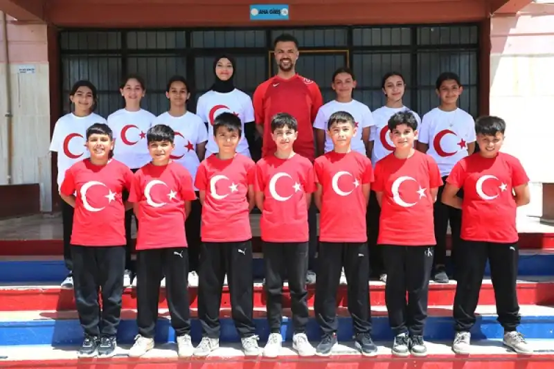 Depremzede öğrenciler Dubai'deki 23 Nisan Etkinliğinde Hatay'ı Temsil Edecek
