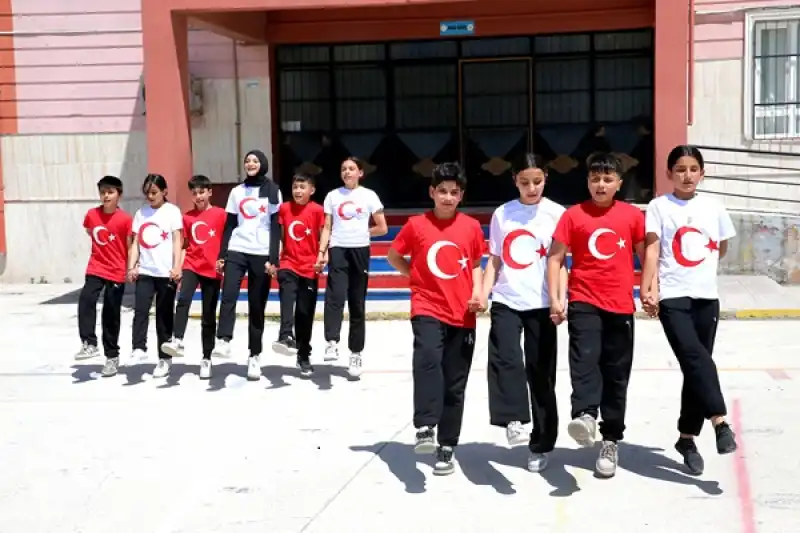 Depremzede öğrenciler Dubai'deki 23 Nisan Etkinliğinde Hatay'ı Temsil Edecek