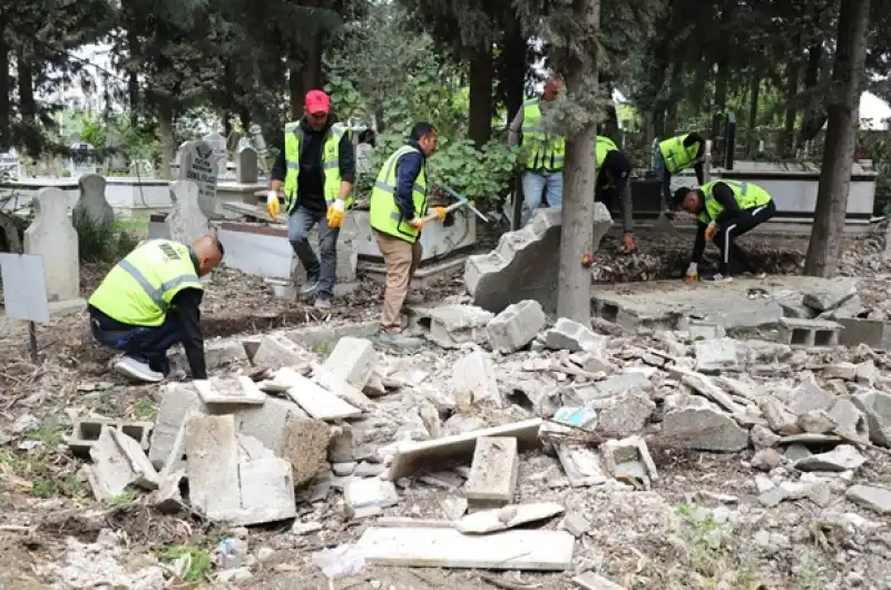 Armutlu Mezarlığında Bakım Ve Temizlik Çalışması
