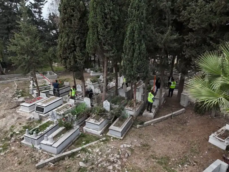 Armutlu Mezarlığında Bakım Ve Temizlik Çalışması