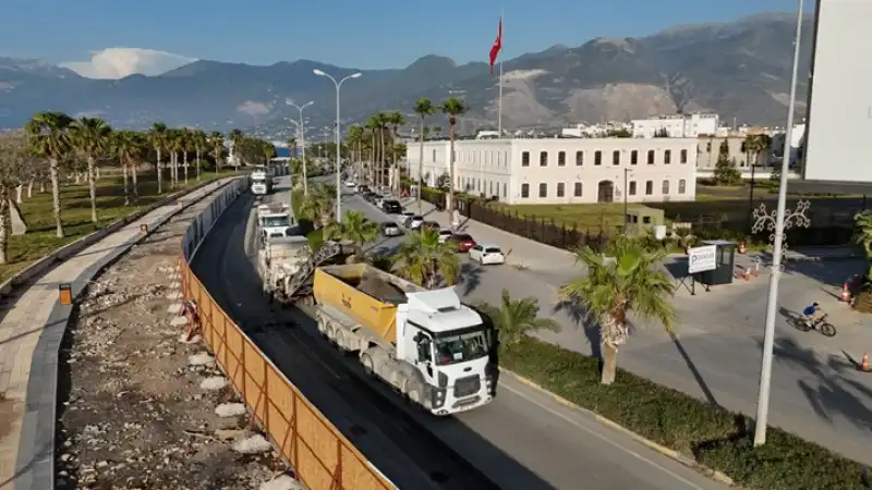 HBB, İskenderun Sahil Yolunu Asfaltlıyor