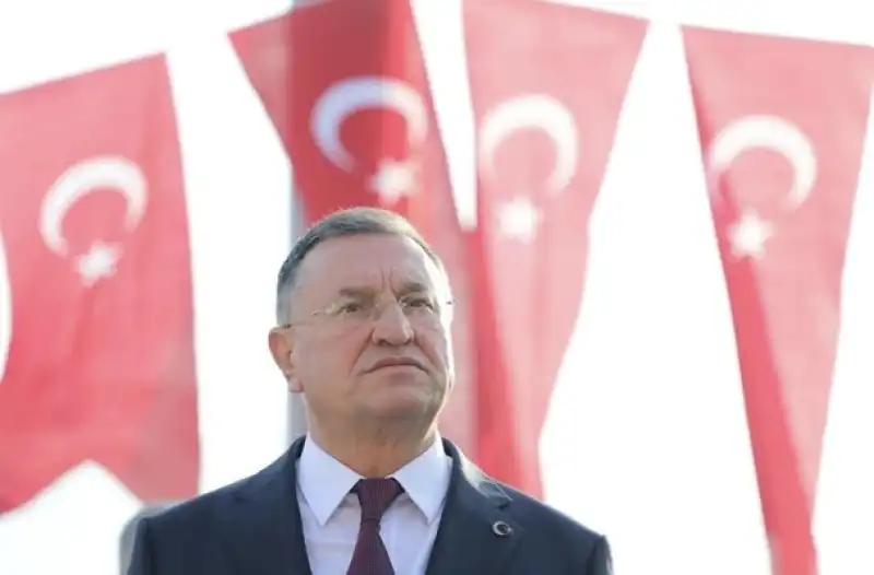Lütfü Savaş’tan Özgür Özel’e Sert Eleştiri: “İhanet Suçlaması Acizliğin İtirafıdır”
