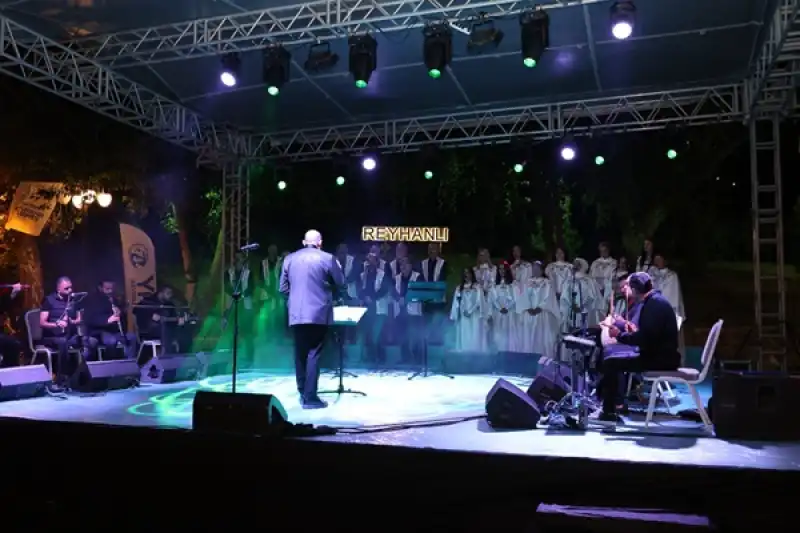İrfan Ve Sanat Günleri'nde Sahne Medeniyetler Korosu'nun