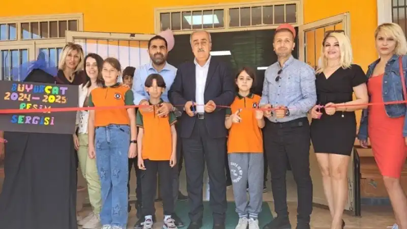 Gülistan: ''ufuk çizgisinden öteye'' Resim Ve Tasarım Sergisi Açılışına Katıldı