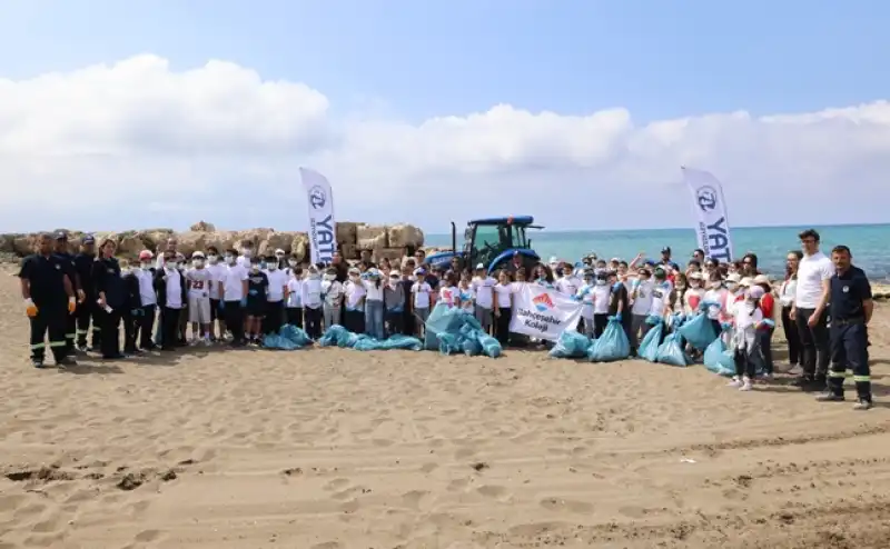 HBB Ve Bahçeşehir Kolejinden Sahilde Anlamlı Temizlik 