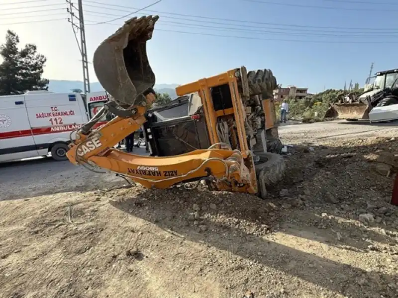 Motosikletler Asiye Düştü, İş Makineleri Çarpıştı!