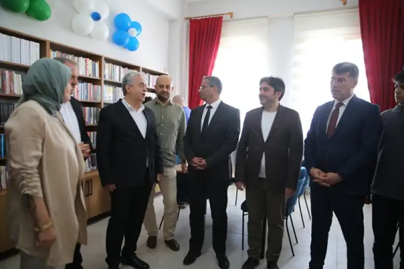 Hatay'da Depremzede öğrenciler Için Oluşturulan Kütüphane Açıldı