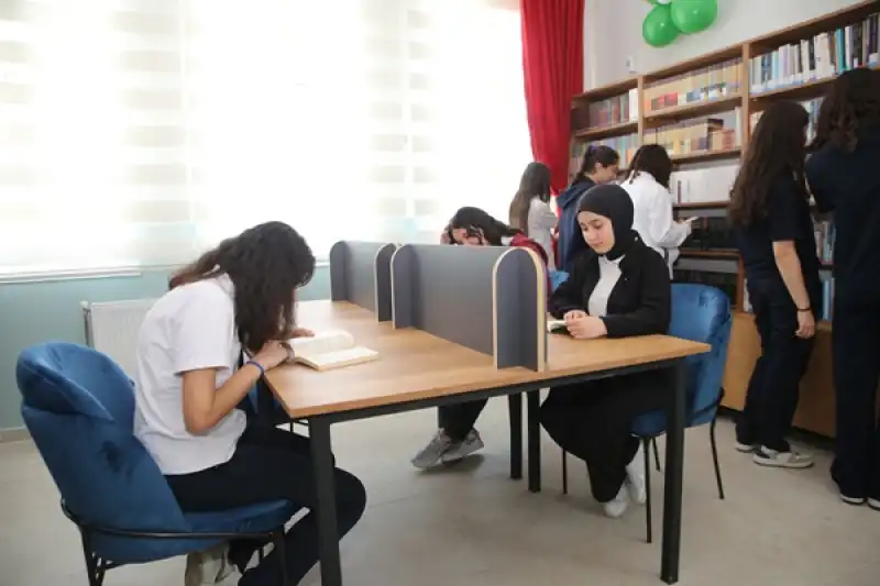 Hatay'da Depremzede öğrenciler Için Oluşturulan Kütüphane Açıldı