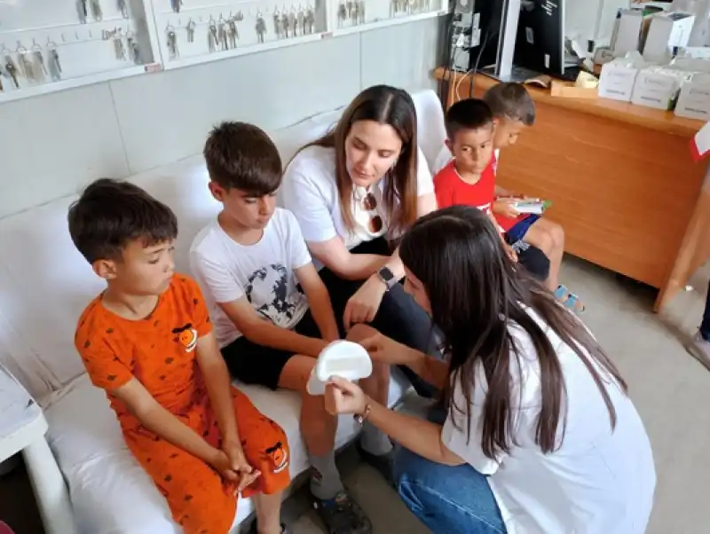 Hatay Dişhekimleri Odası’ndan Konteyner Kentlerdeki Çocuklara Diş Sağlığı Eğitimi