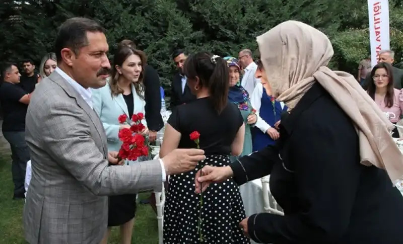 Hatay Valisi Masatlı, Depremzede Annelerle Bir Araya Geldi