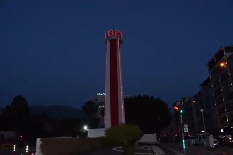 HBB, Tarihi Fener Kulesini ışıklandırdı