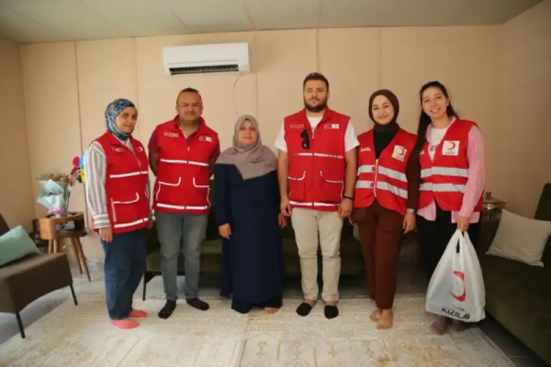Hatay'da Türk Kızılay Ekiplerinden Depremzede Annelere Ziyaret