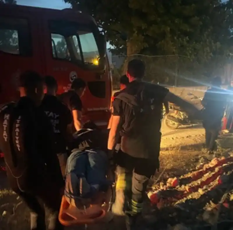 Antakya’da Asi Nehri Kenarına Düşen Kadın Kurtarıldı!
