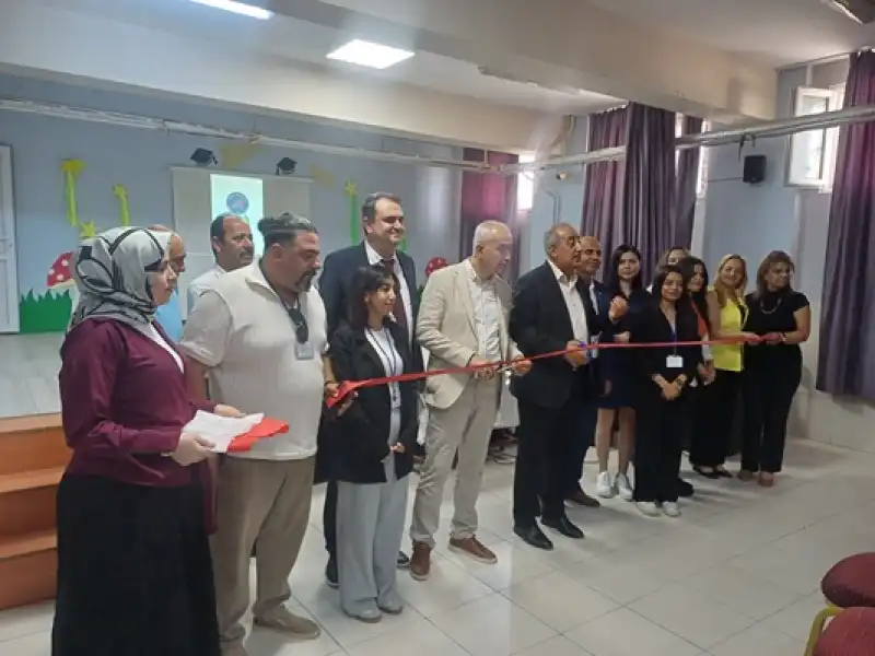 Üniversite öğrencilerinden Hatay'daki Okula Kütüphane Desteği 
