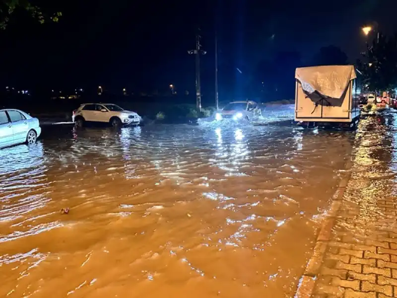Hatay Dörtyol'da Sağanak Ve Dolu Etkili Oldu