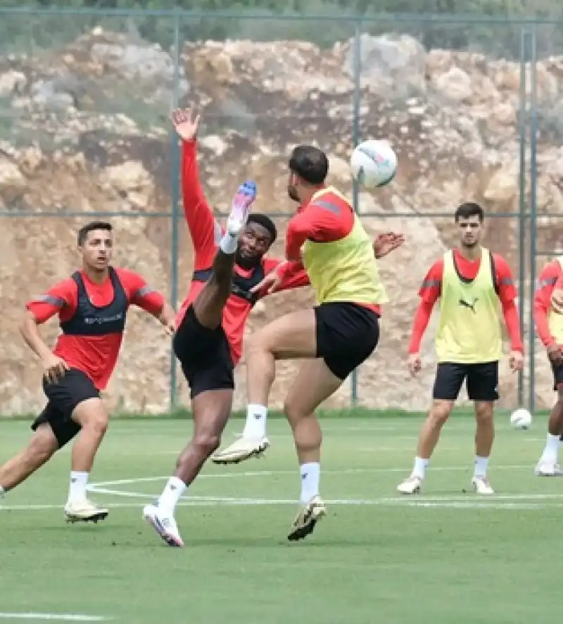 Hatayspor, Demirspor Maçı İçin Mersin'de Ter Döküyor 