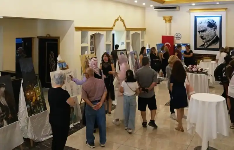 İskenderun'da Sanat Rüzgarı Esti: Halk Eğitim'in Yıl Sonu Sergisi Büyük İlgi Gördü