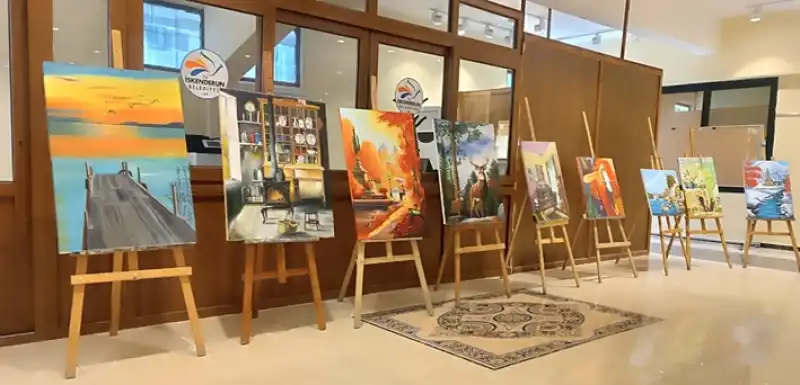 İskenderun'da Sanat Rüzgarı Esti: Halk Eğitim'in Yıl Sonu Sergisi Büyük İlgi Gördü