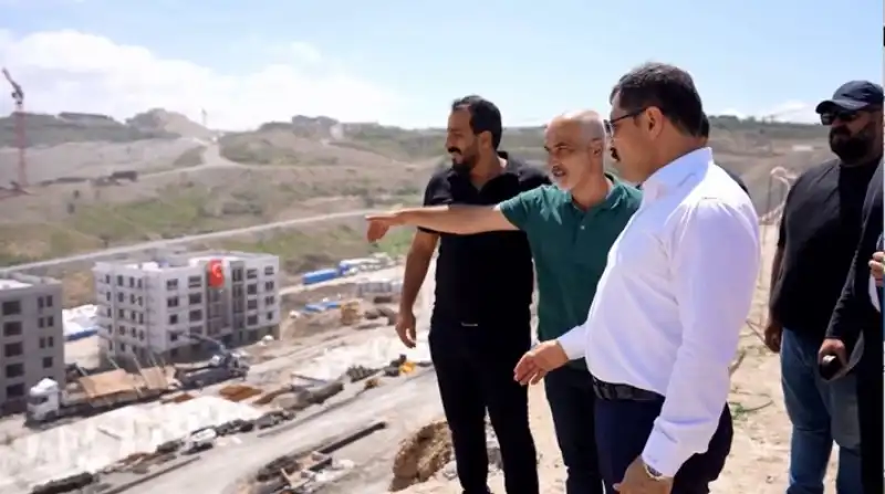 Vali Masatlı, Defne TOKİ Afet Konutları’nda İncelemelerde Bulundu