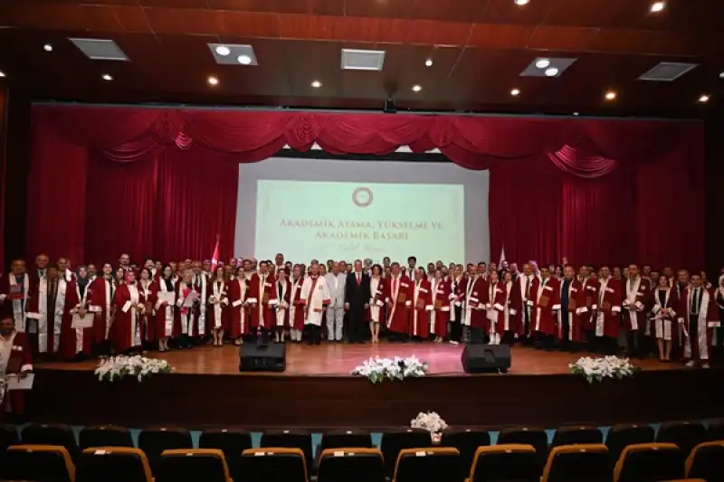 Hatay MKÜ'de Akademik Coşku: Başarıya Cübbe, Bilime Ödül