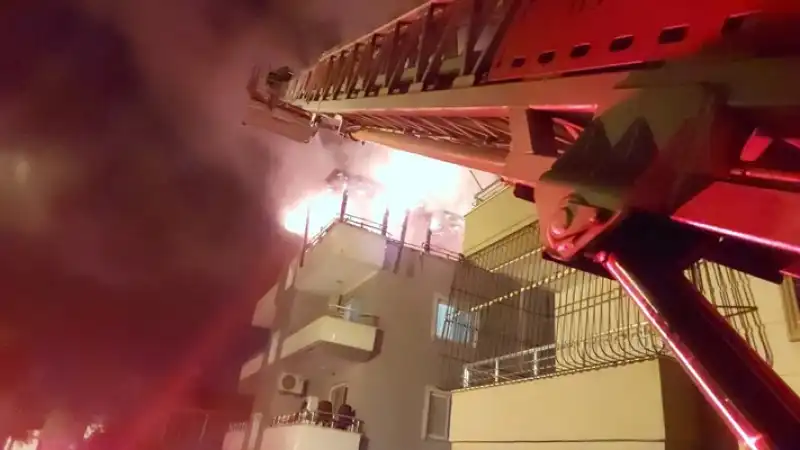 Arsuz'da Çatı Katında Korkutan Yangın!