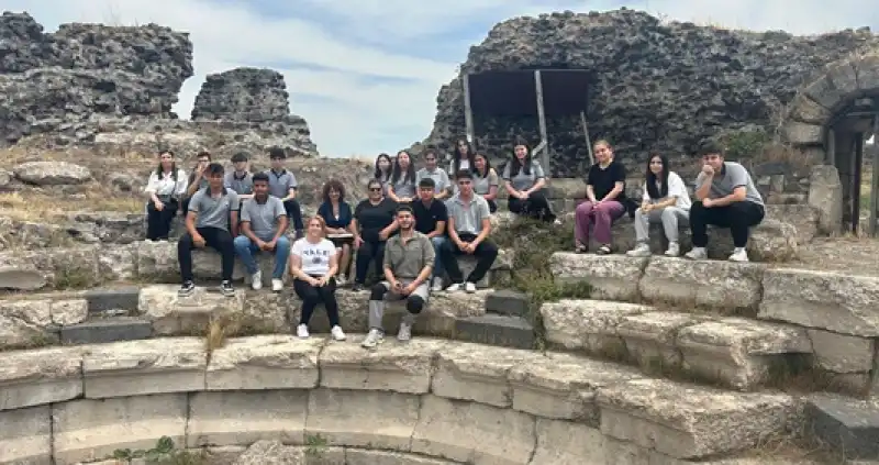 Hatay'da öğrenciler Epiphaneia Antik Kentini Ziyaret Etti 
