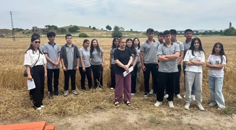 Hatay'da öğrenciler Epiphaneia Antik Kentini Ziyaret Etti 