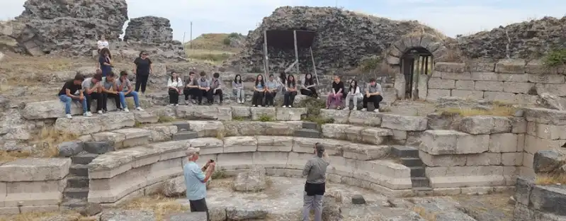 Hatay'da öğrenciler Epiphaneia Antik Kentini Ziyaret Etti 