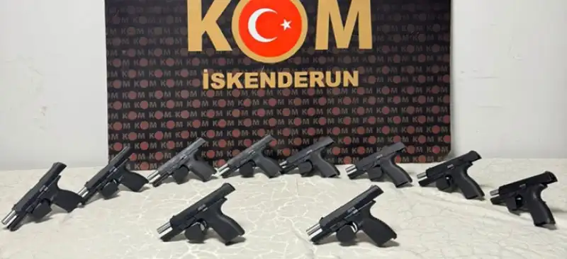 Minibüsten 10 Ruhsatsız Tabanca Çıktı