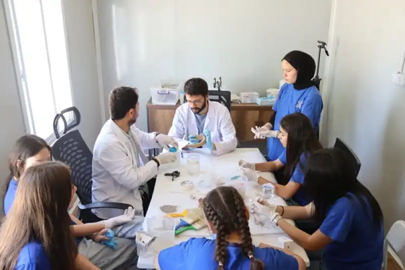 Hatay'da öğrencilere Arkeolojik Eserlerin Restorasyon Süreci Anlatıldı