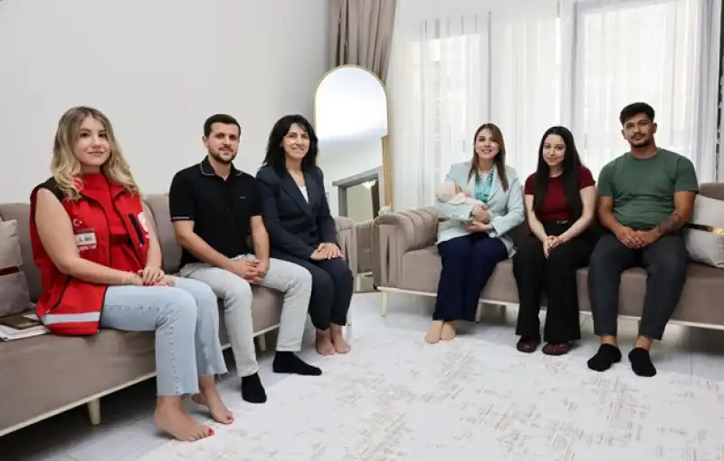 Vali Eşi Esra Masatlı Da Hatay İçin Boş Durmuyor!