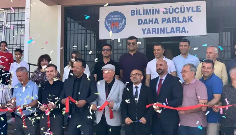 Antakya Ortaokulunda Bilim Fuarı Ve Resim Sergisi Düzenlendi