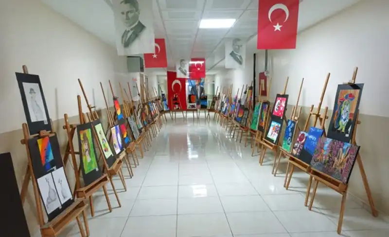 Antakya Ortaokulunda Bilim Fuarı Ve Resim Sergisi Düzenlendi